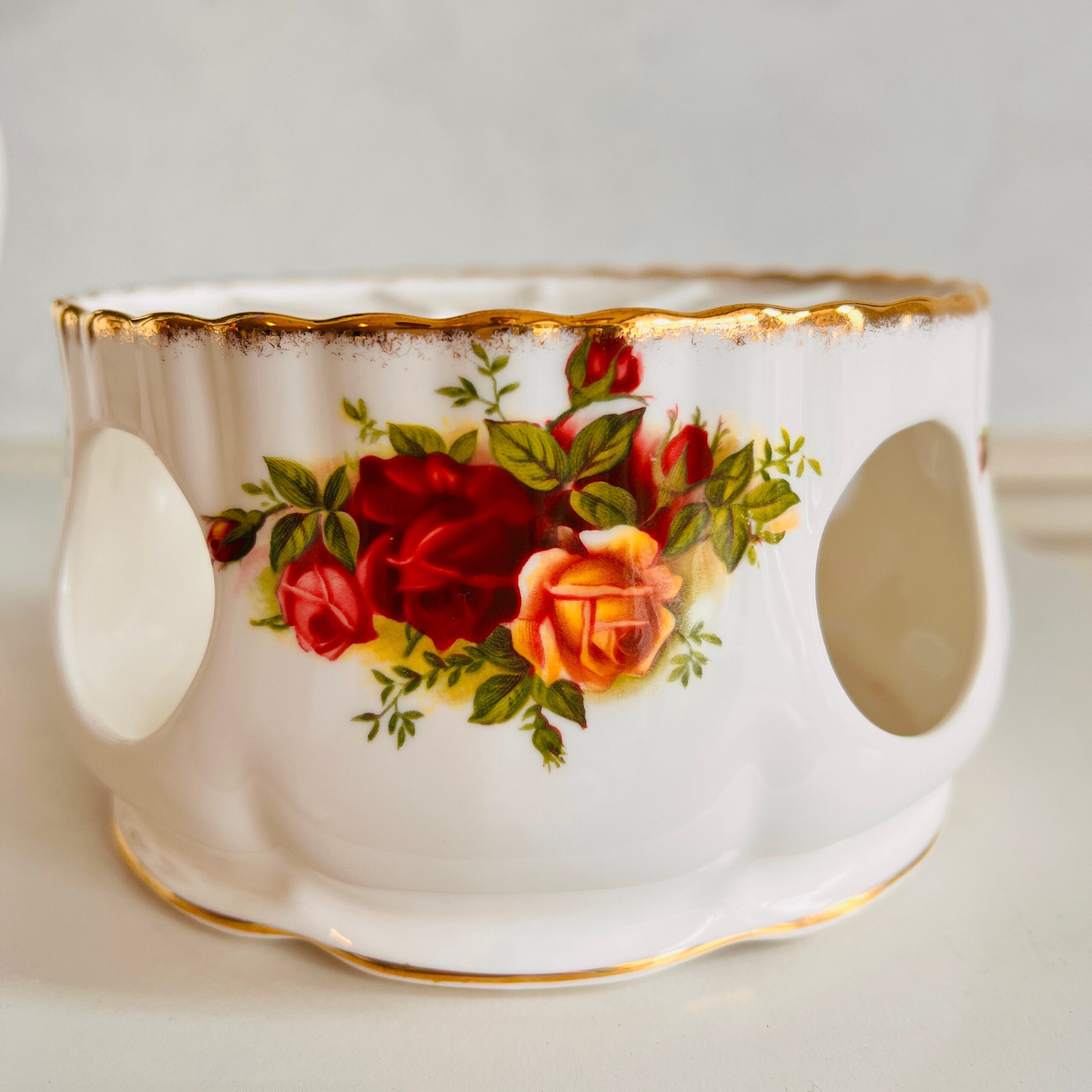 0647cc63-7060-57c4-80bb-cc19d794b210.jpg Royal Albert ''Old Country Roses'' LTD 1962 Warmer - Image 1