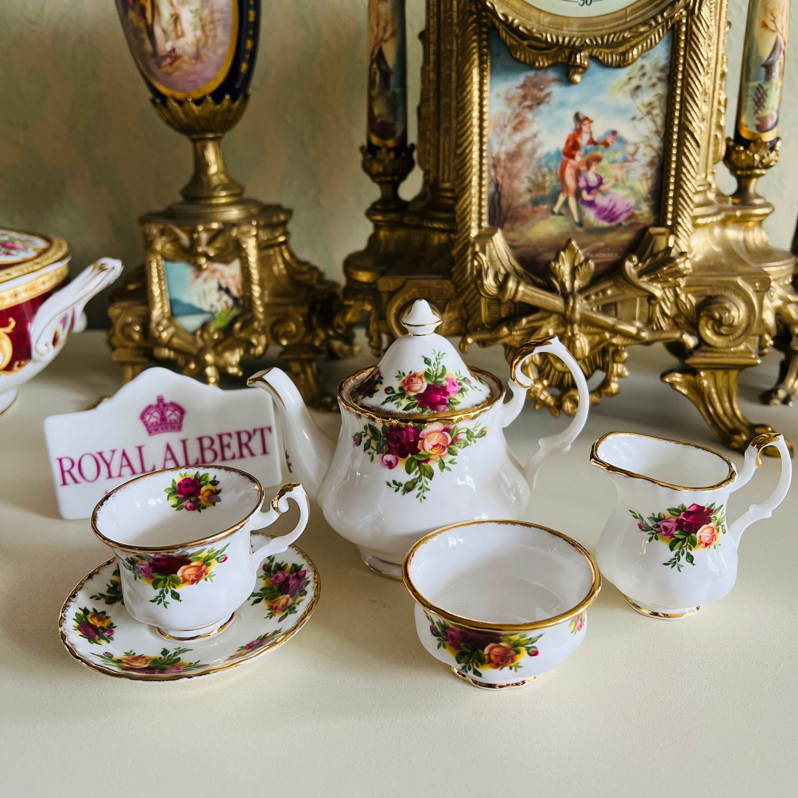 0953e42d-d86c-5bce-a07a-896931321801.jpg Rare! Rare! Rare! Royal Albert Old Country Roses Mini Set. Dollhouse porcelain set. Made in England. - Image 1