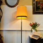 Elegant floor lamp, Aestetique stand lamp made of bronze/brass with 2 lights and a big lampshade - Image 2