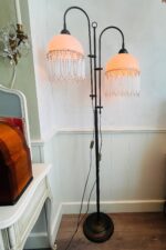 Vintage art deco stand lamp, floor lamp, brass lamp, 2 milk glass lampshades with fringes, 70s vintage lamps