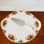 Royal Albert 'May' Serving Cake/Pie Knife, Flower of the Month, English Porcelain - Image 3