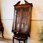 Georgian Style English Wood Display Cabinet with Glass Doors and Key - Image 2