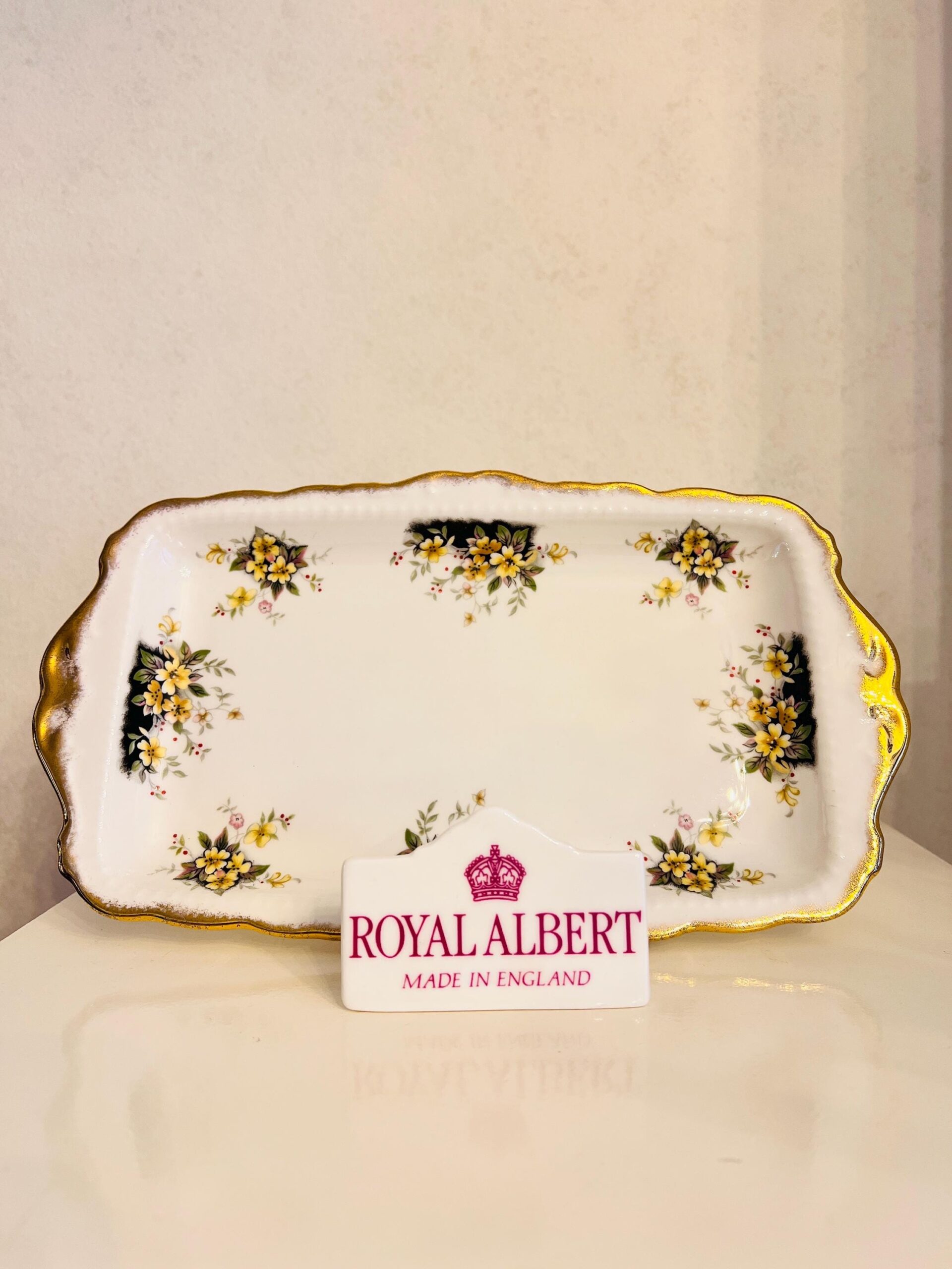 0a51fb0b-7cac-5628-a433-b3c684daec0c.jpg Vintage Royal Albert 'Royal Ascot' Bone China Plate: England Kitchen Decor - Image 1