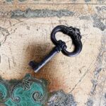 Venetian Wood Display Cabinet with Key – Italian Vintage Curio Case - Image 7