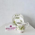 Vintage Royal Albert January Snowdrops Trio: 1970s Bone China Cup, Saucer, Plate - Image 5