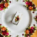 Royal Albert Bone China Napkin Rings – Old Country Roses, Set of 6 with Linen Napkins - Image 2