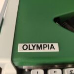 Olympia Traveller de Luxe Typewriter – German Portable Model, Mid Century Office Decor - Image 5