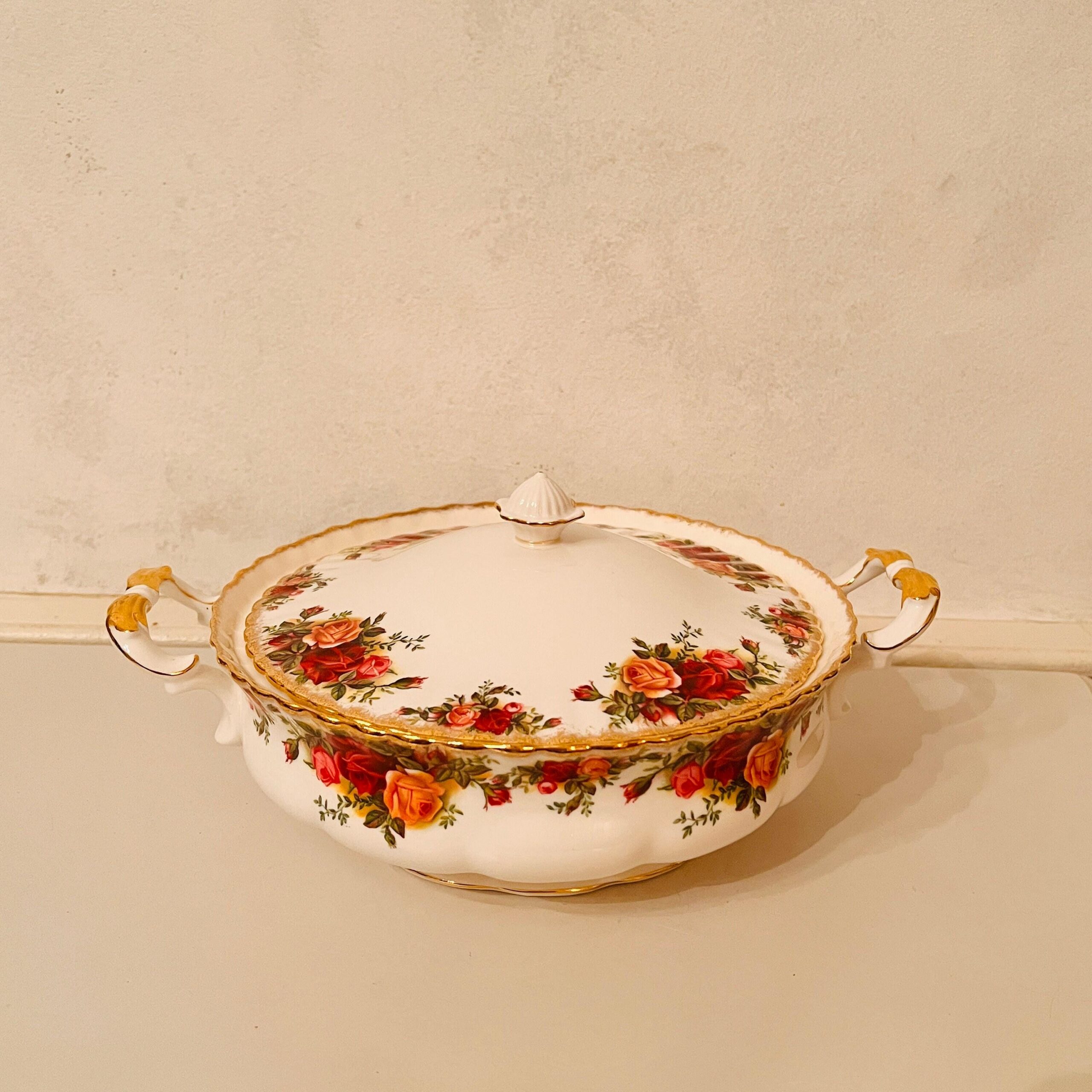 80b97ed0-ab1b-515b-bbbf-1aa41eaee93e.jpg Royal Albert Old Country Roses Tureen Bowl – 1st Quality Serving Dish - Image 1