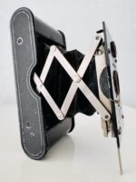Old folding pocket camera, made in USA - Image 2
