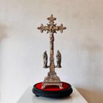 Glass Dome Crucifix – Vintage Standing Cross Display with Ornate Brass Base - Image 7