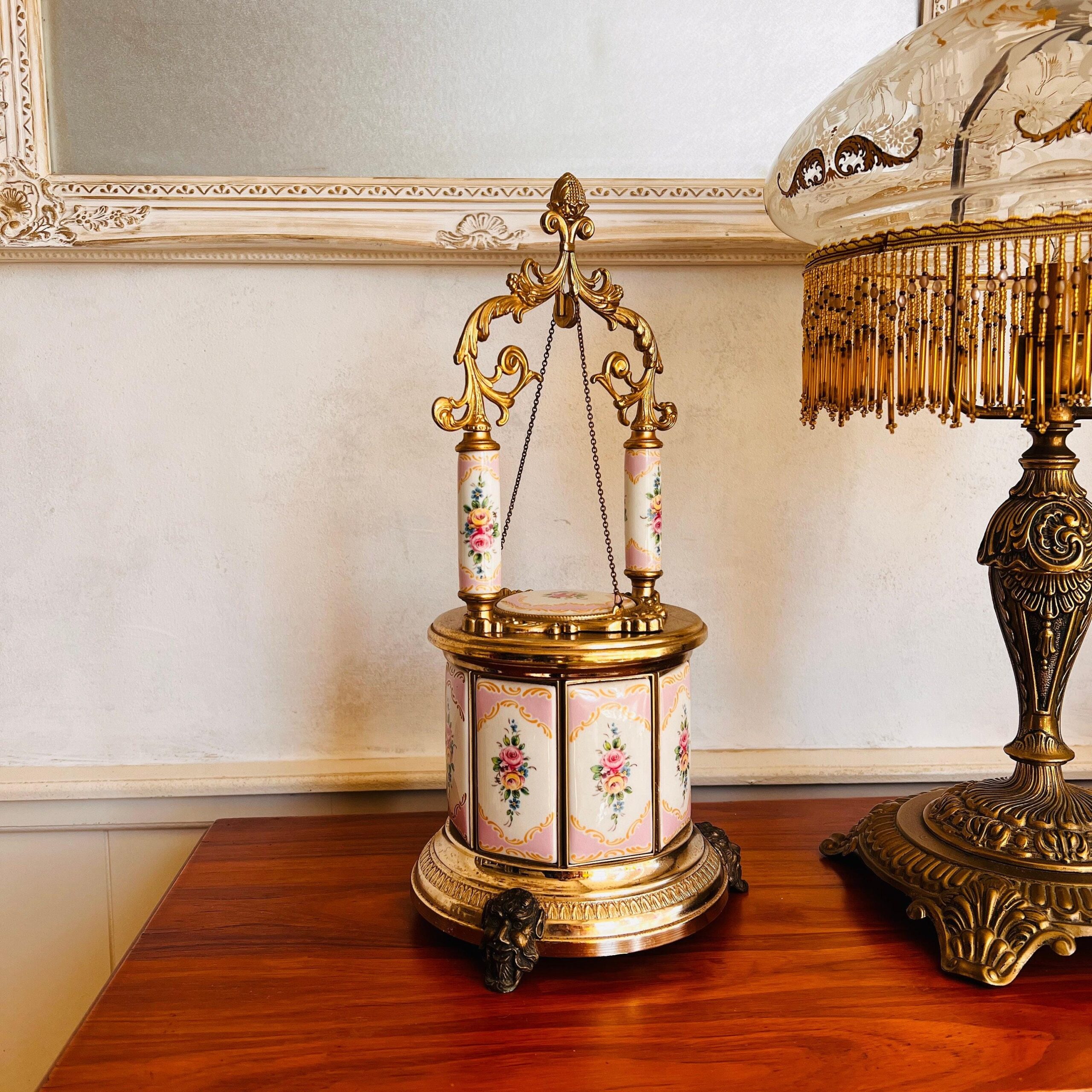 f11a57a5-9426-5dc6-aa47-bec09d587821.jpg Italian Wood Musical Box – Vintage Inlaid Keepsake Gift with Melody - Image 1